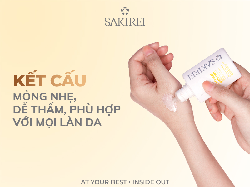 Kết cấu kem chống nắng vật lý Nhật Bản Sakirei UV Total Defense mỏng nhẹ, dễ thấm, thử trên da tay