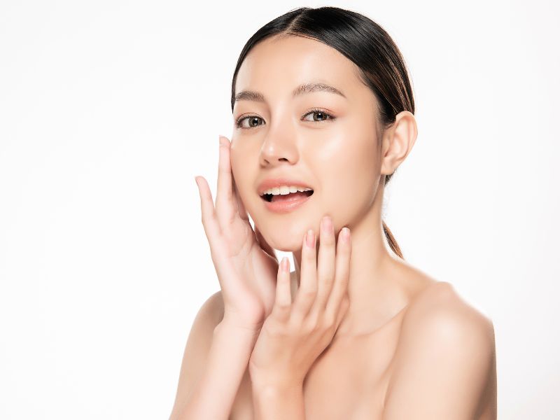 Skincare giúp loại bỏ bụi bẩn, vi khuẩn và tế bào chết trên da